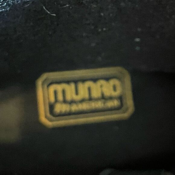 MIXED WIDTH Munro Faith Ankle Boots Black Calf Leather Round Toe Bootie 9.5 W - Picture 9 of 10